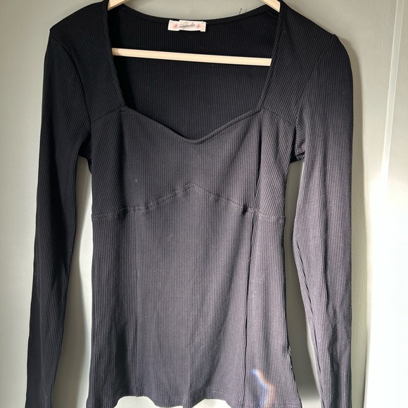 Elegant Black Long Sleeve Top - Picture 1 of 4